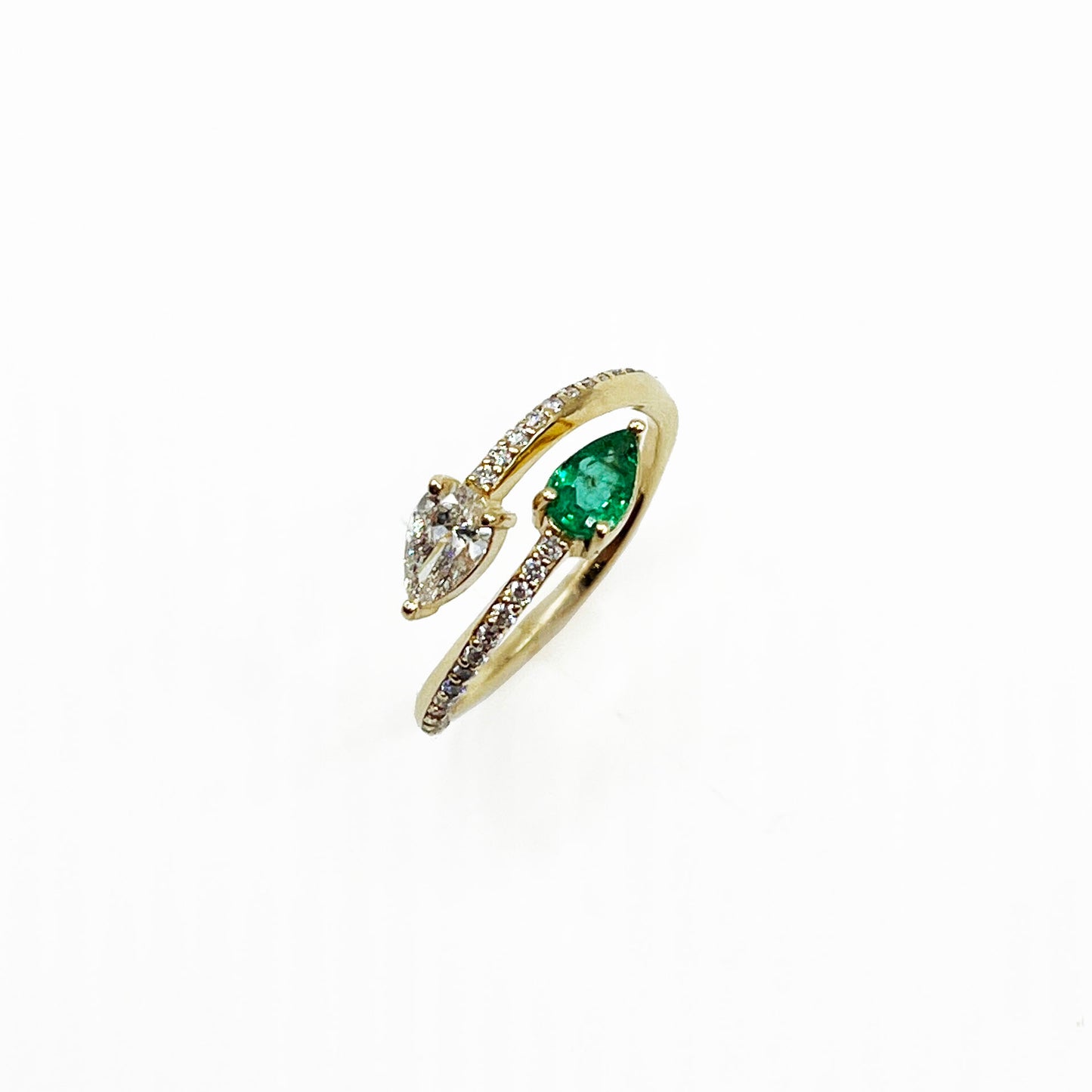 14ky Emerald and Diamonds Ring