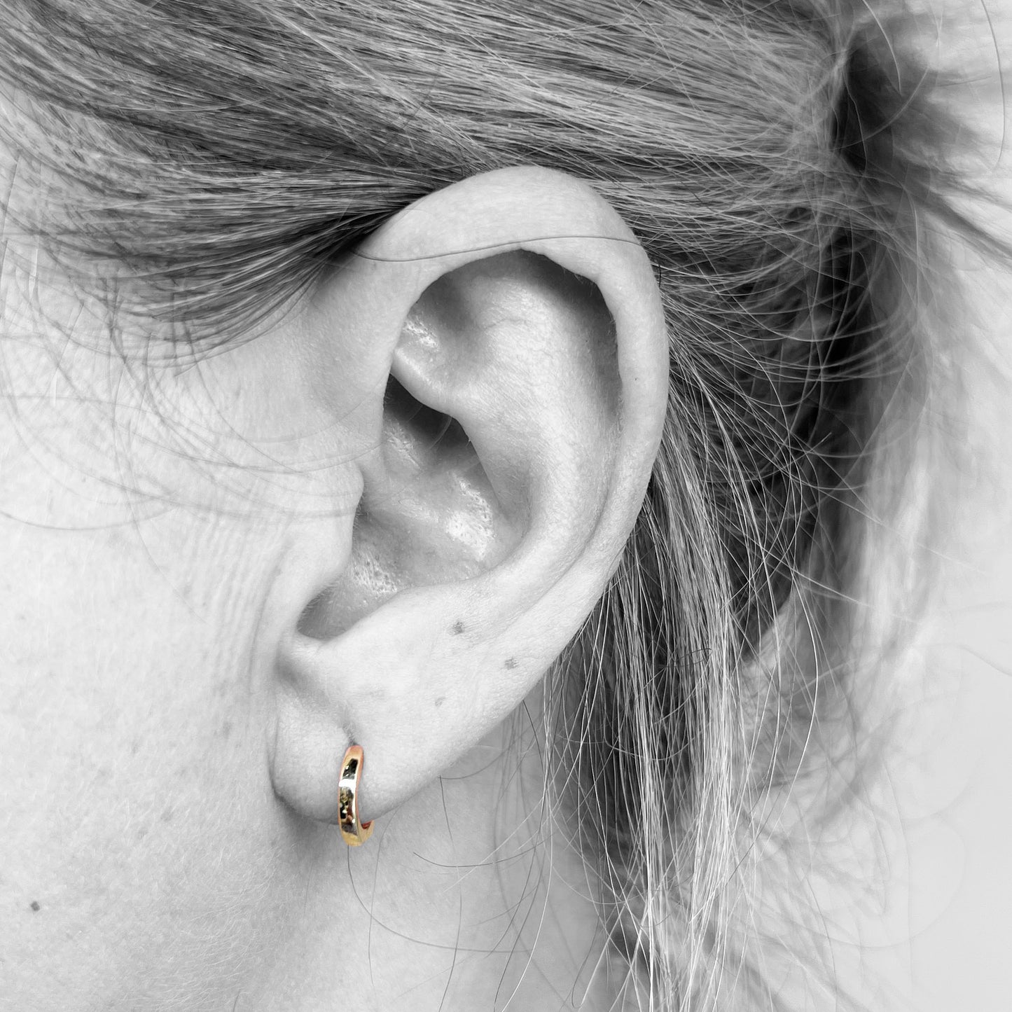 14ky Huggies Hoop Earrings 10mm