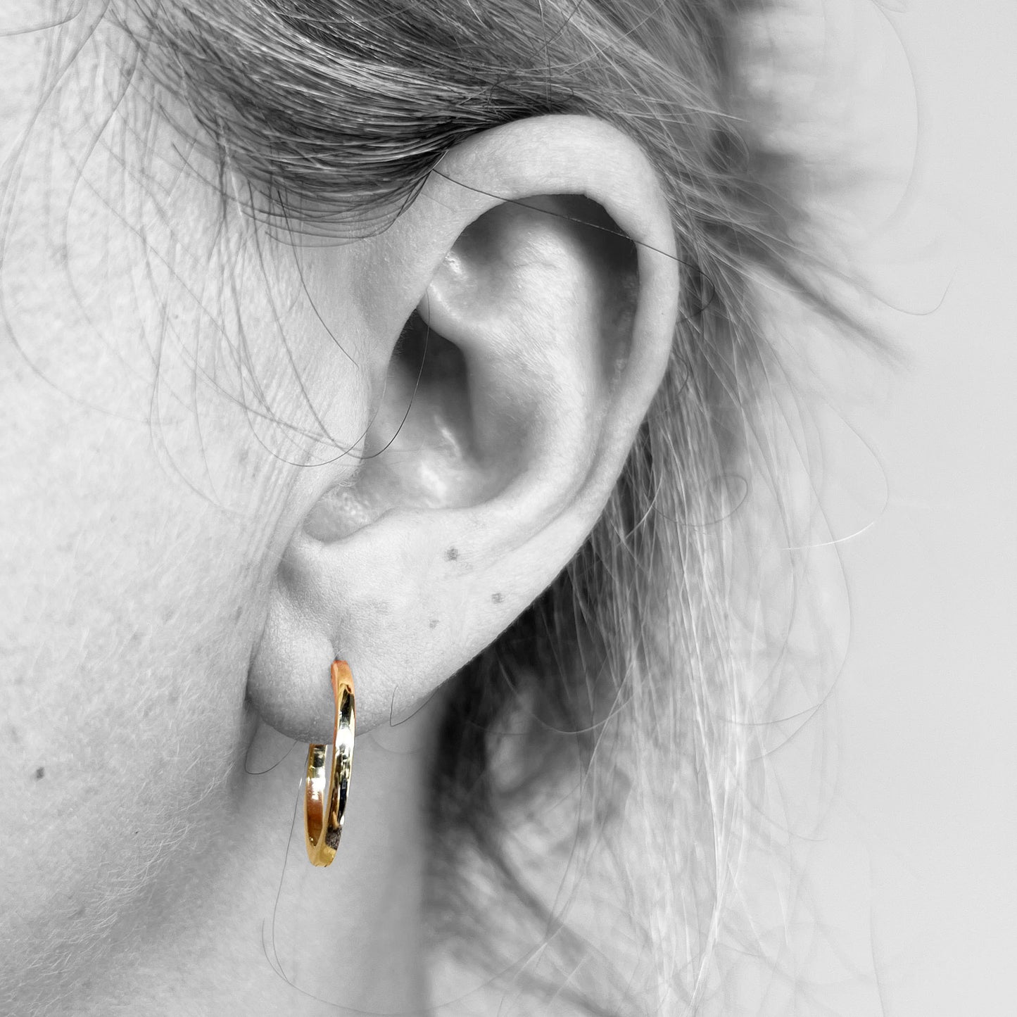 14ky Huggies Hoop Earrings 18mm