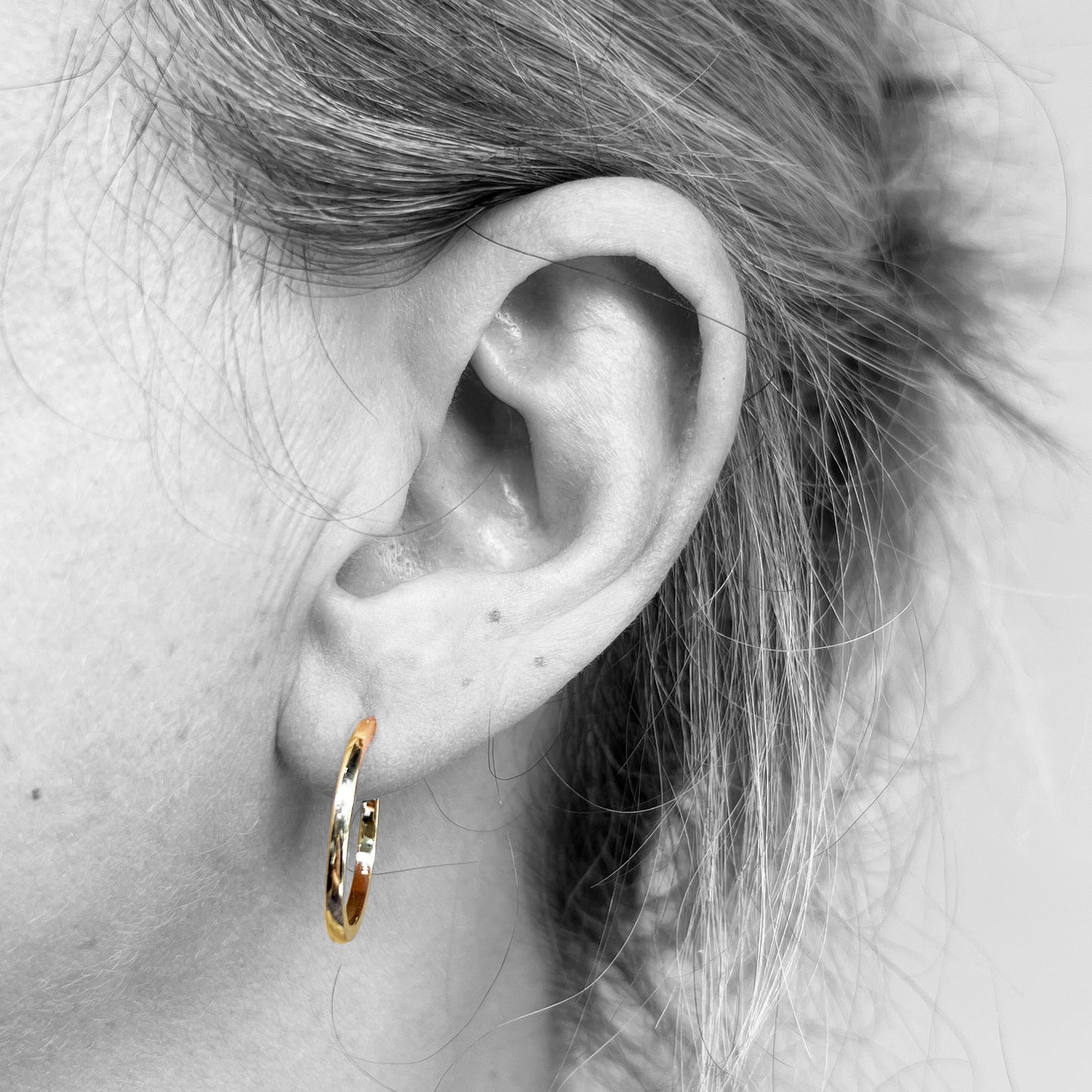 14ky Huggies Hoop Earrings 20mm