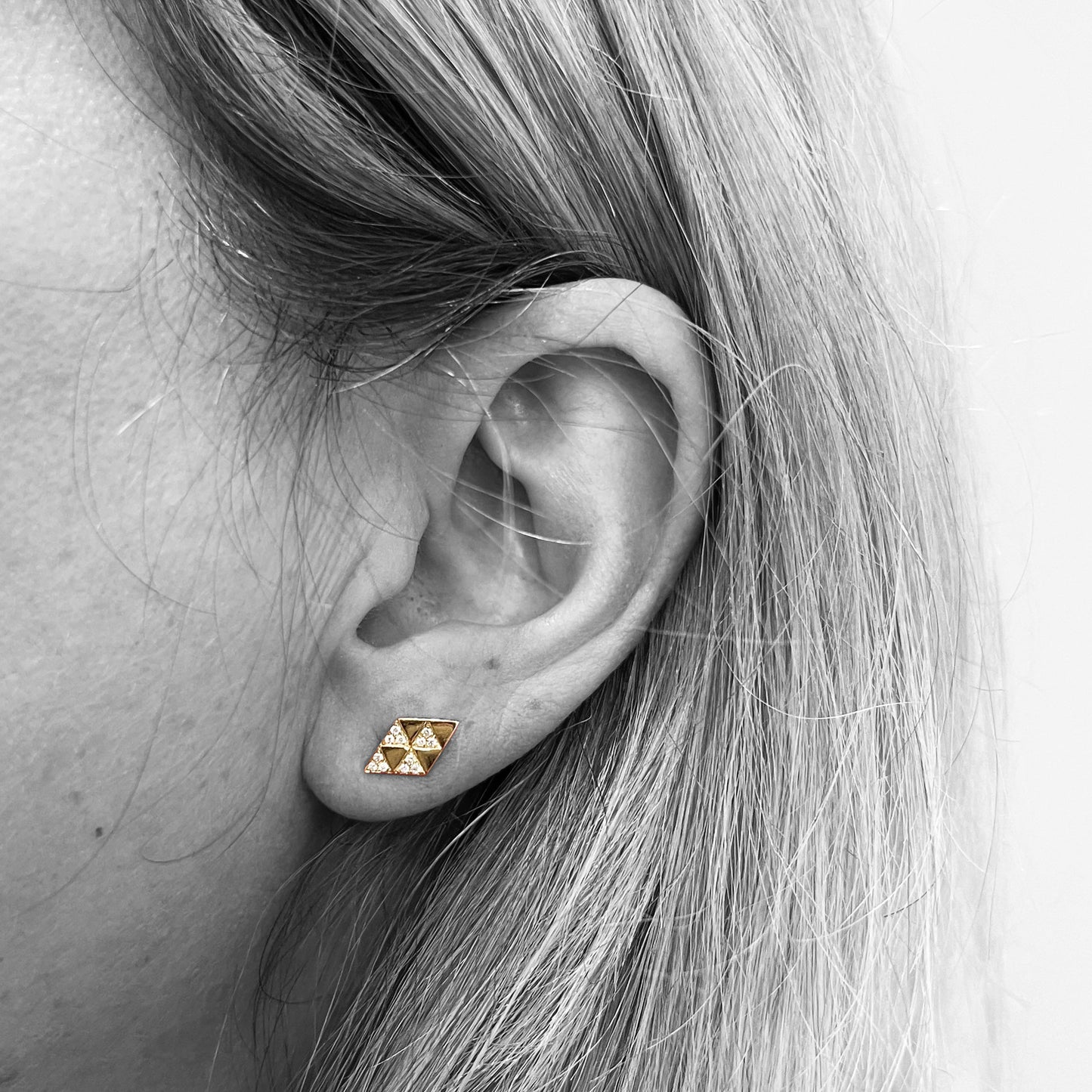 14ky Diamond Shape Stud Earrings