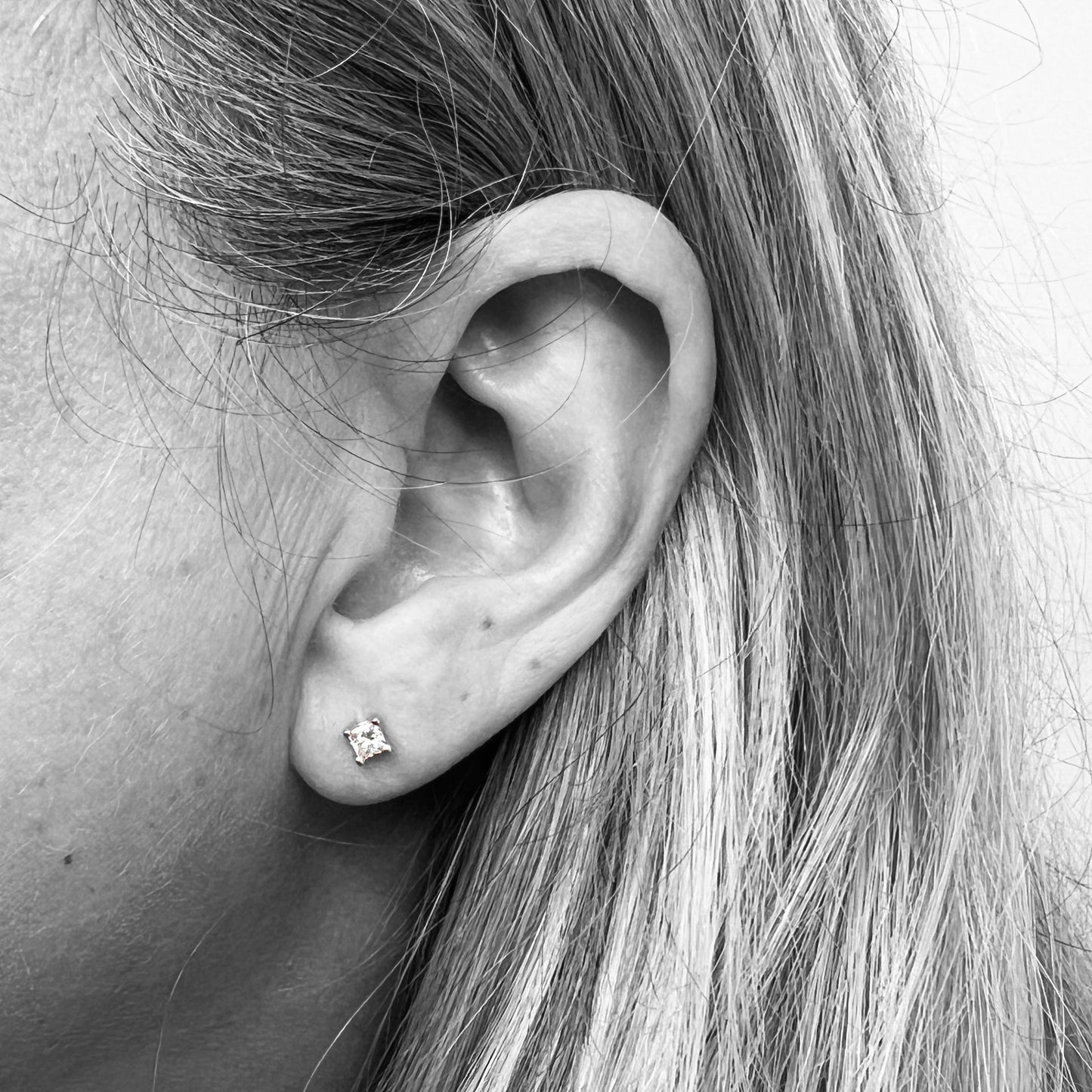 14kw Princess Cut LG Diamond Stud Earrings