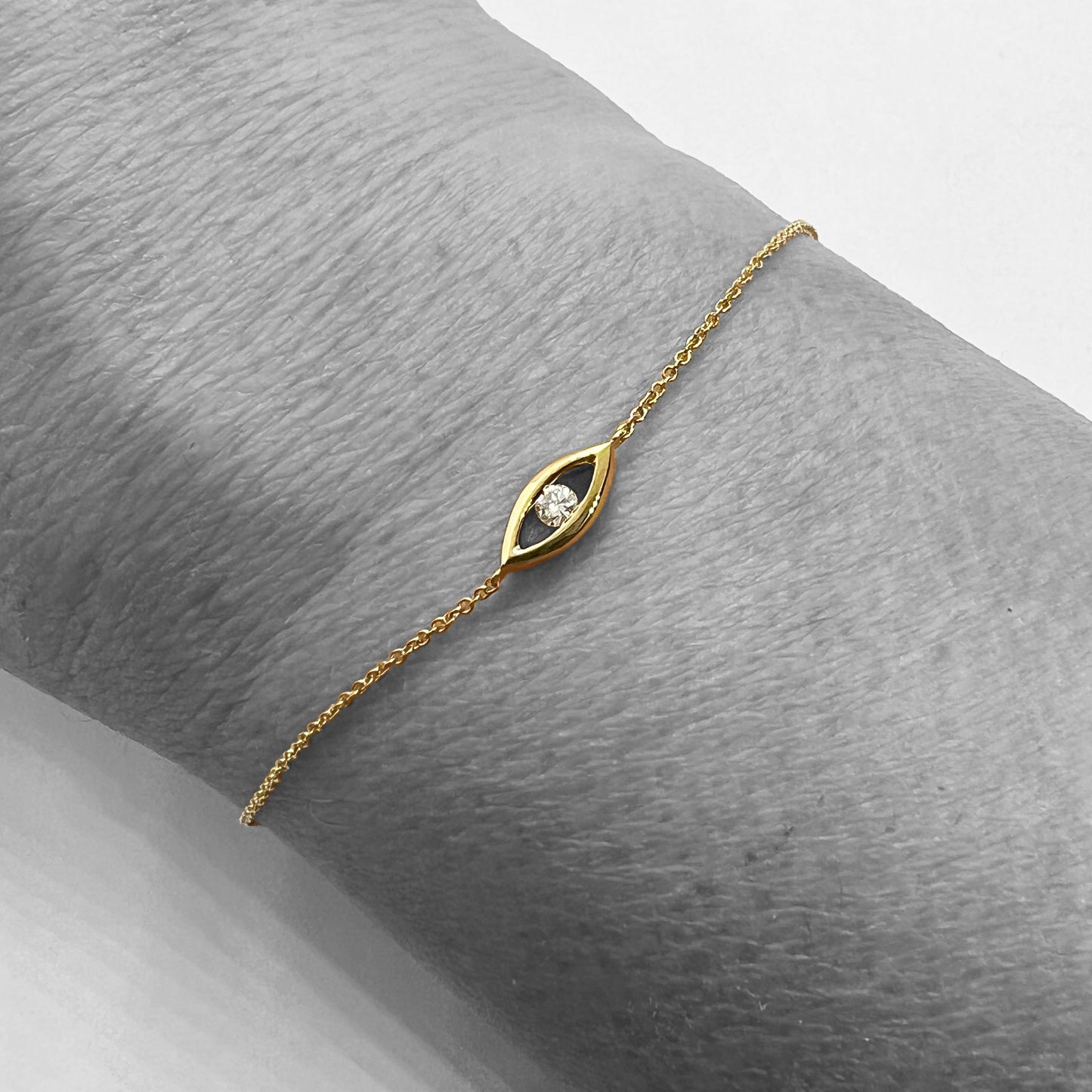 14ky Diamond Eye Bracelet