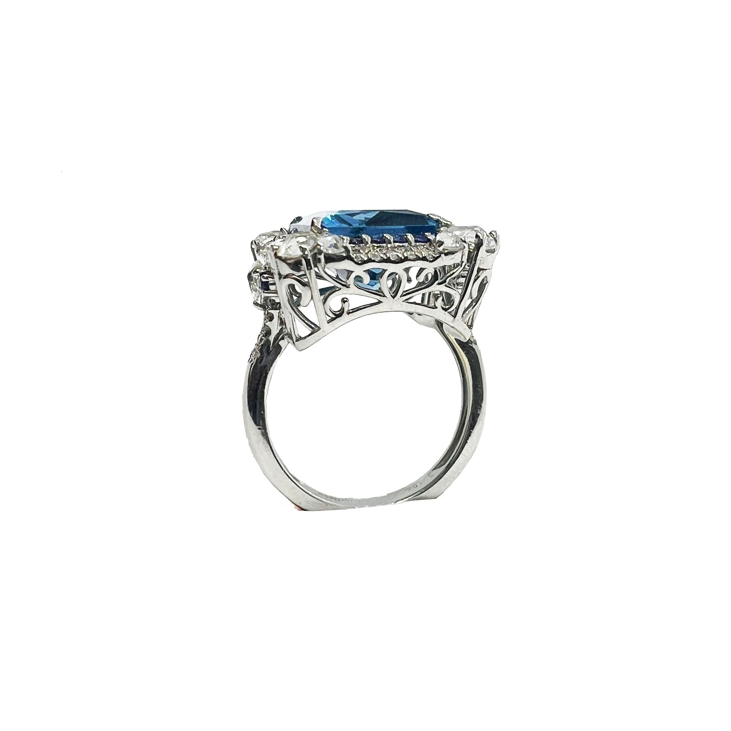 18kw Blue Topaz Ring