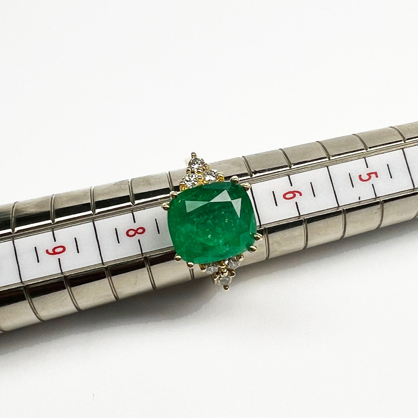 18ky Emerald and Diamonds Ring