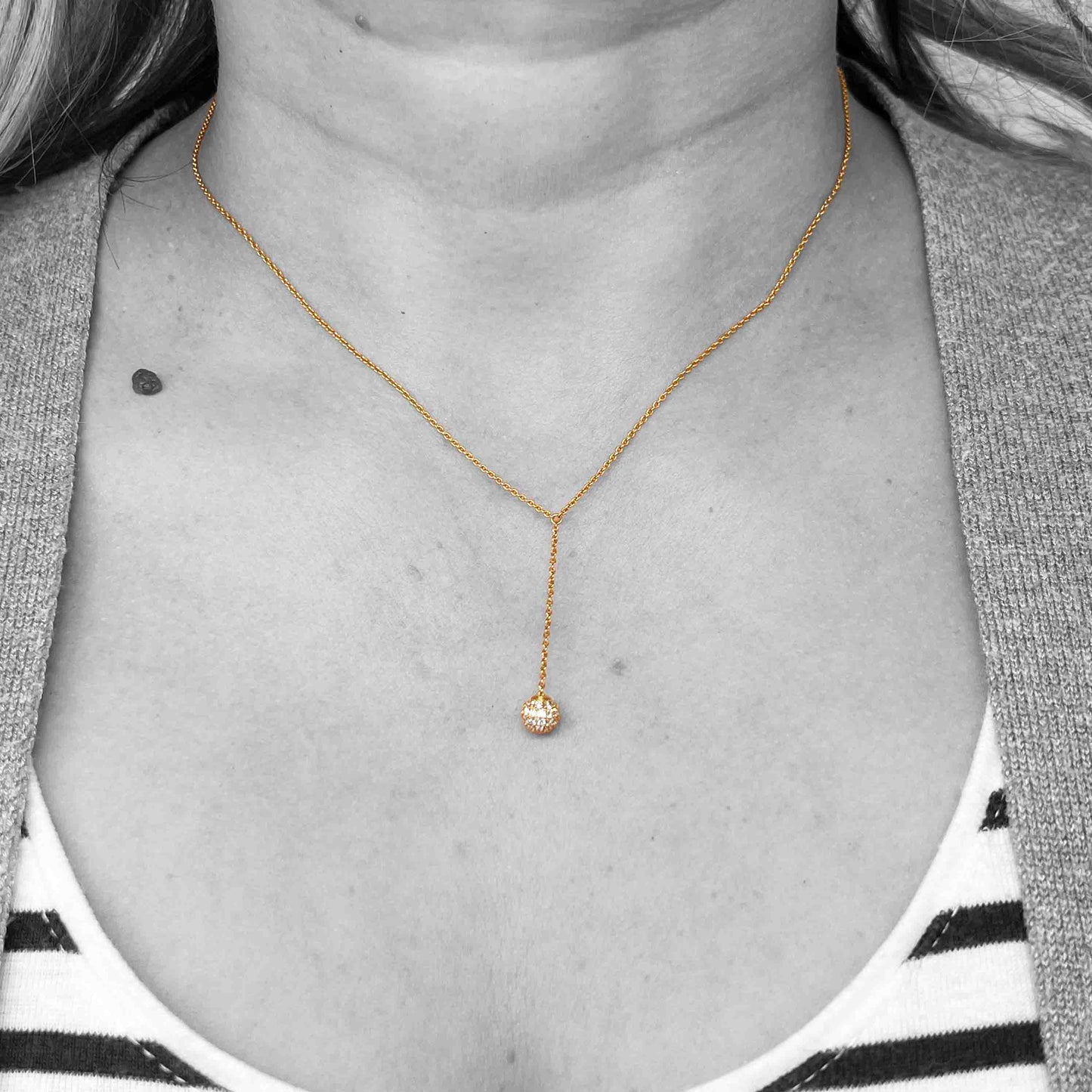 18kr Diamond Ball Necklace