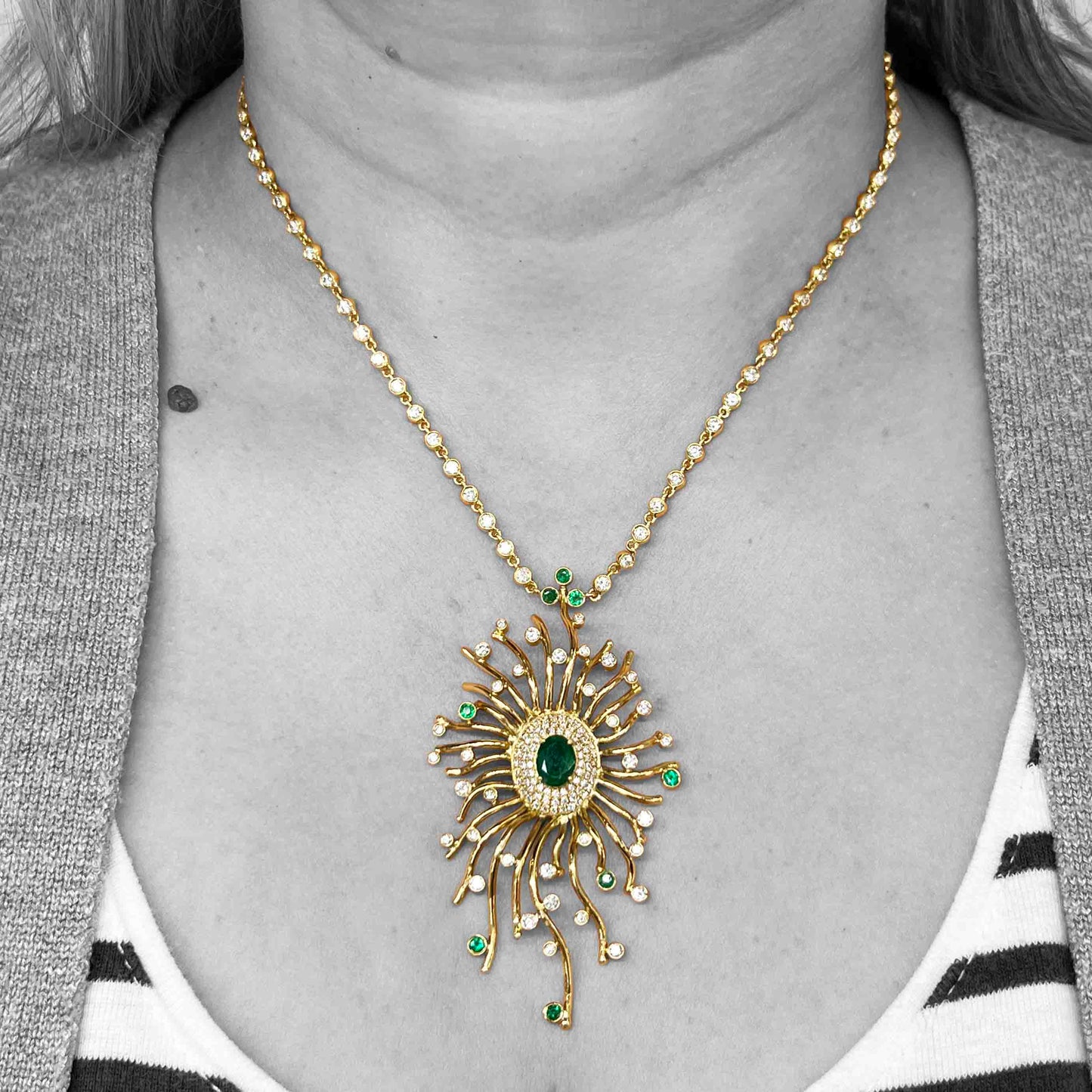 18ky Emeralds and Diamonds Necklace