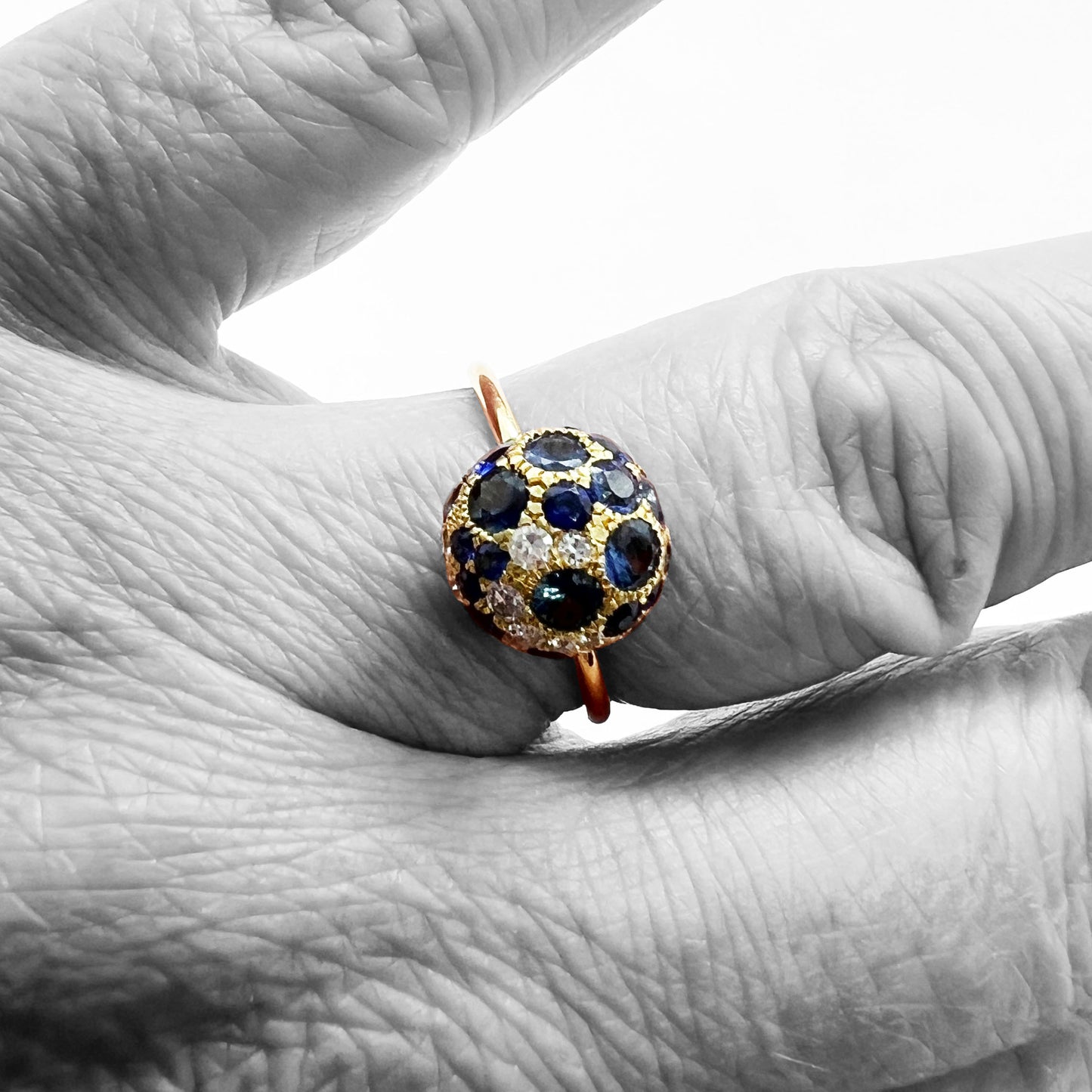 18ky Blue Sapphire and Diamond Ball Diamond Ring