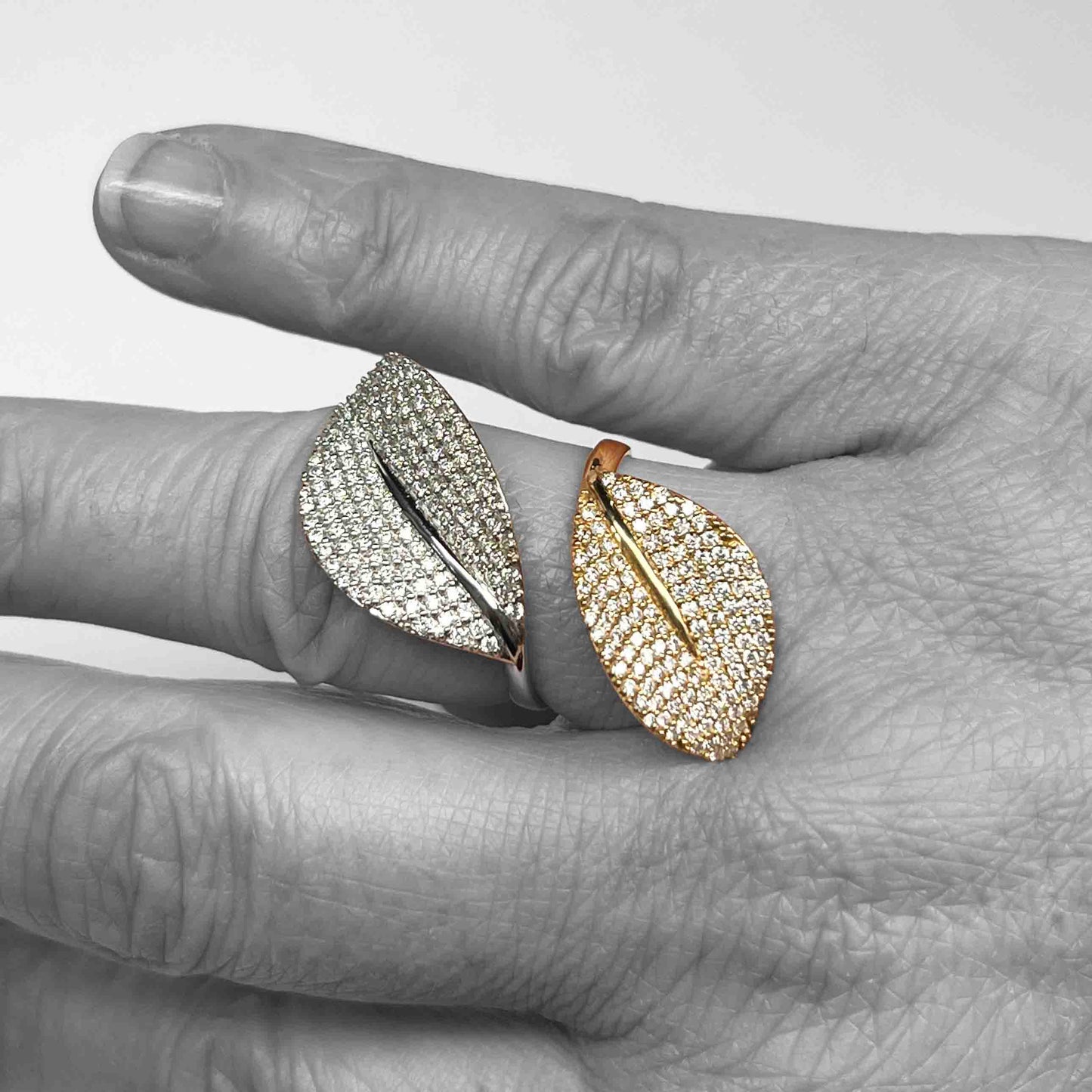 18ktt Diamond Leaves Ring