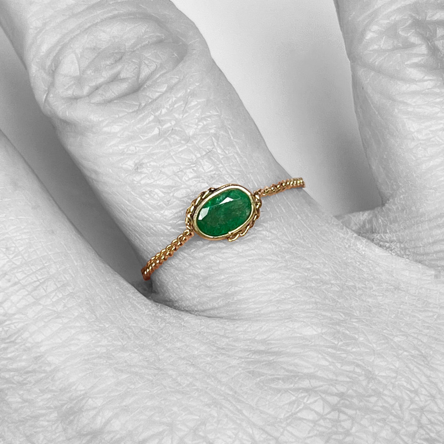 14ky Emerald Chain Ring
