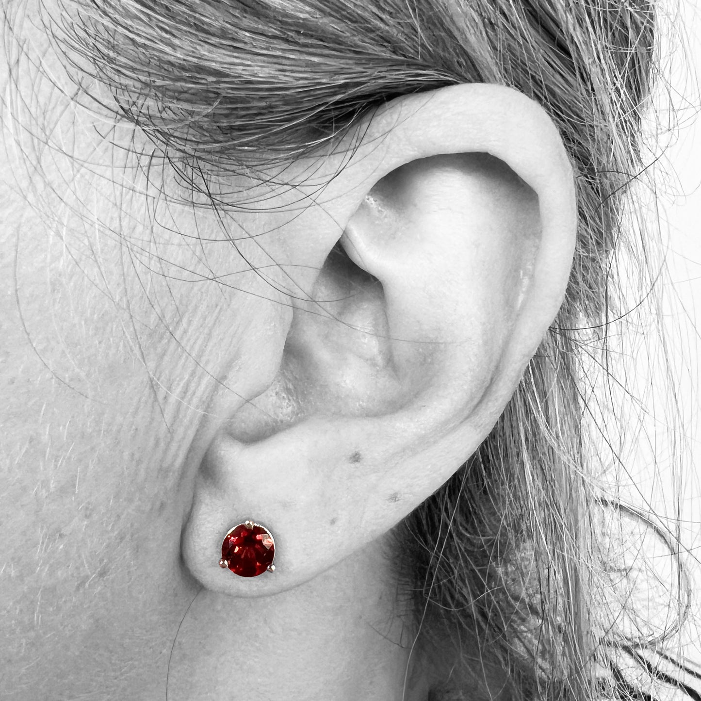 14kw Garnet Stud Earrings