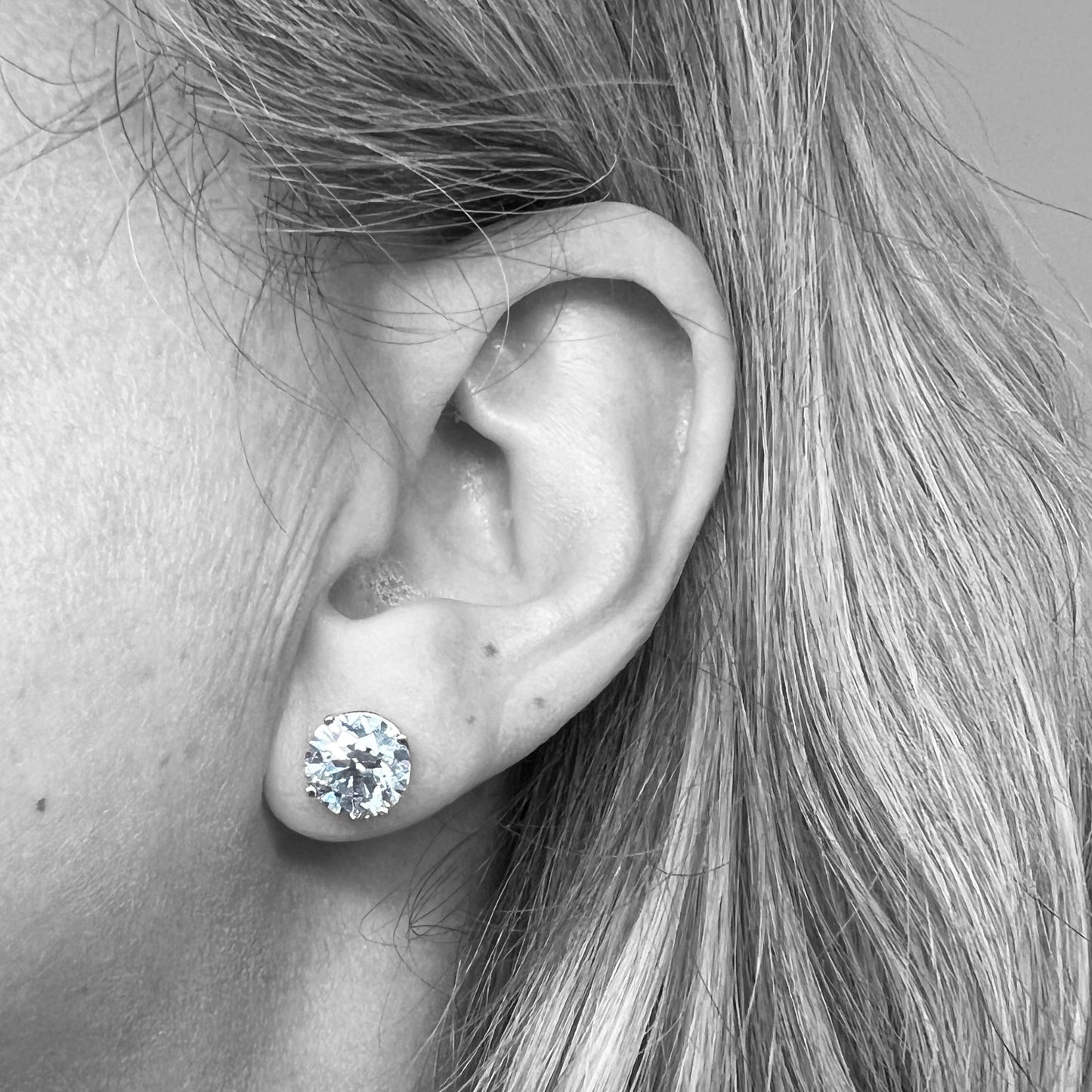 14kw LG Diamond Studs 4.18cttw