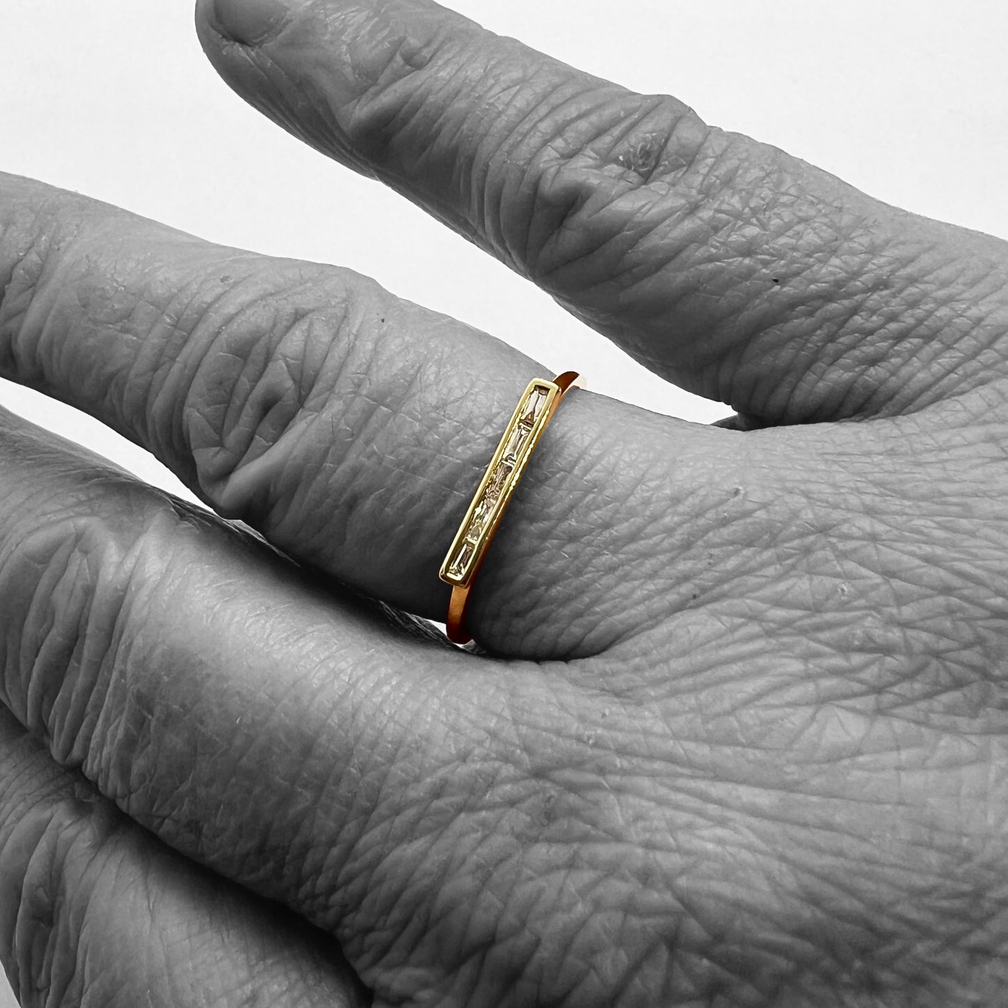 14ky Diamond Bar Ring