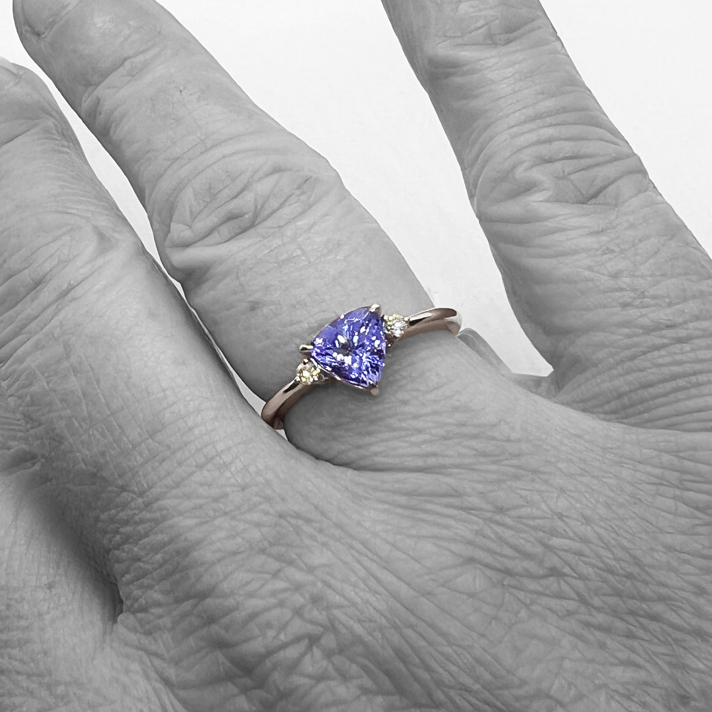 18kw Tanzanite and Diamond Ring
