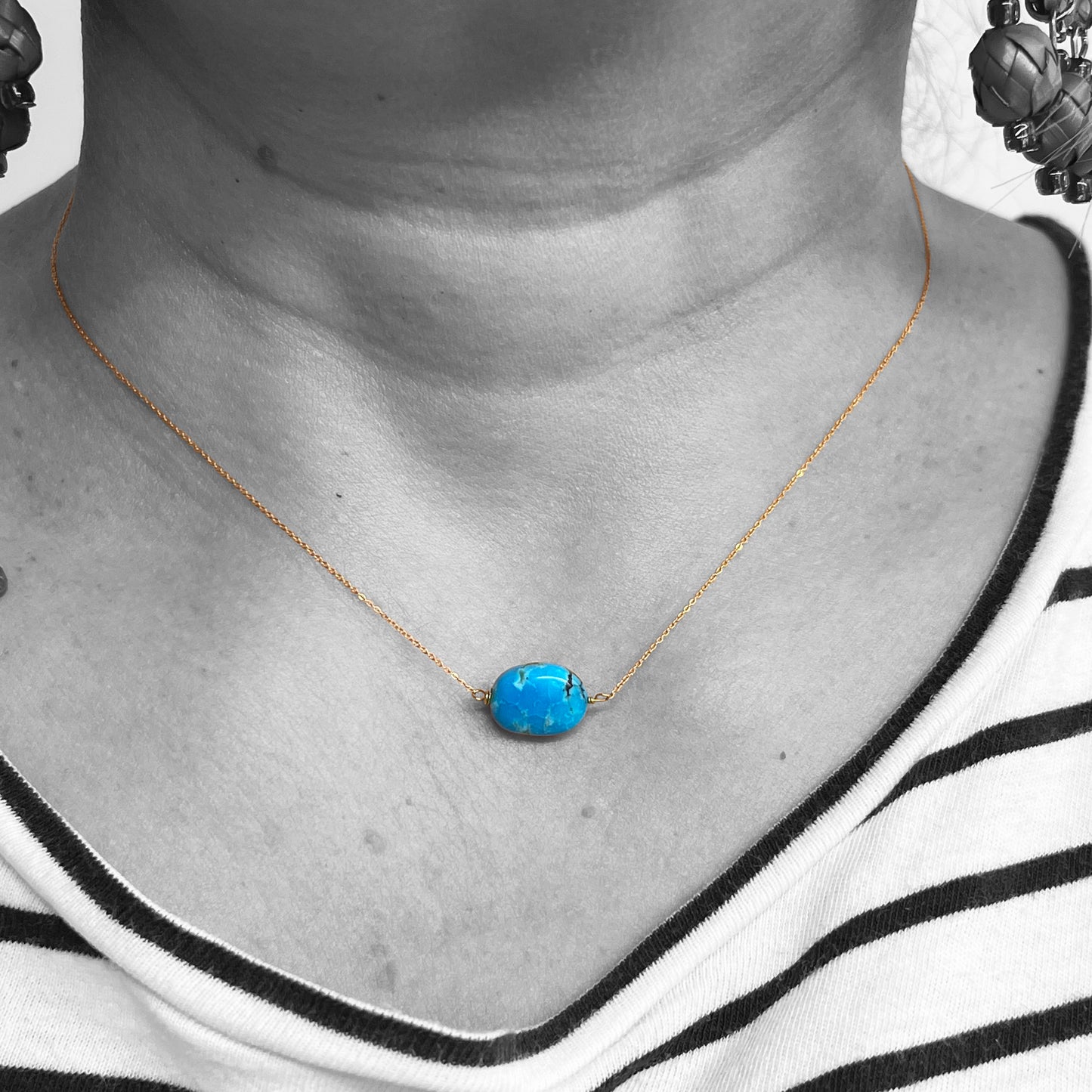 18ky Single Turquoise Bead Necklace