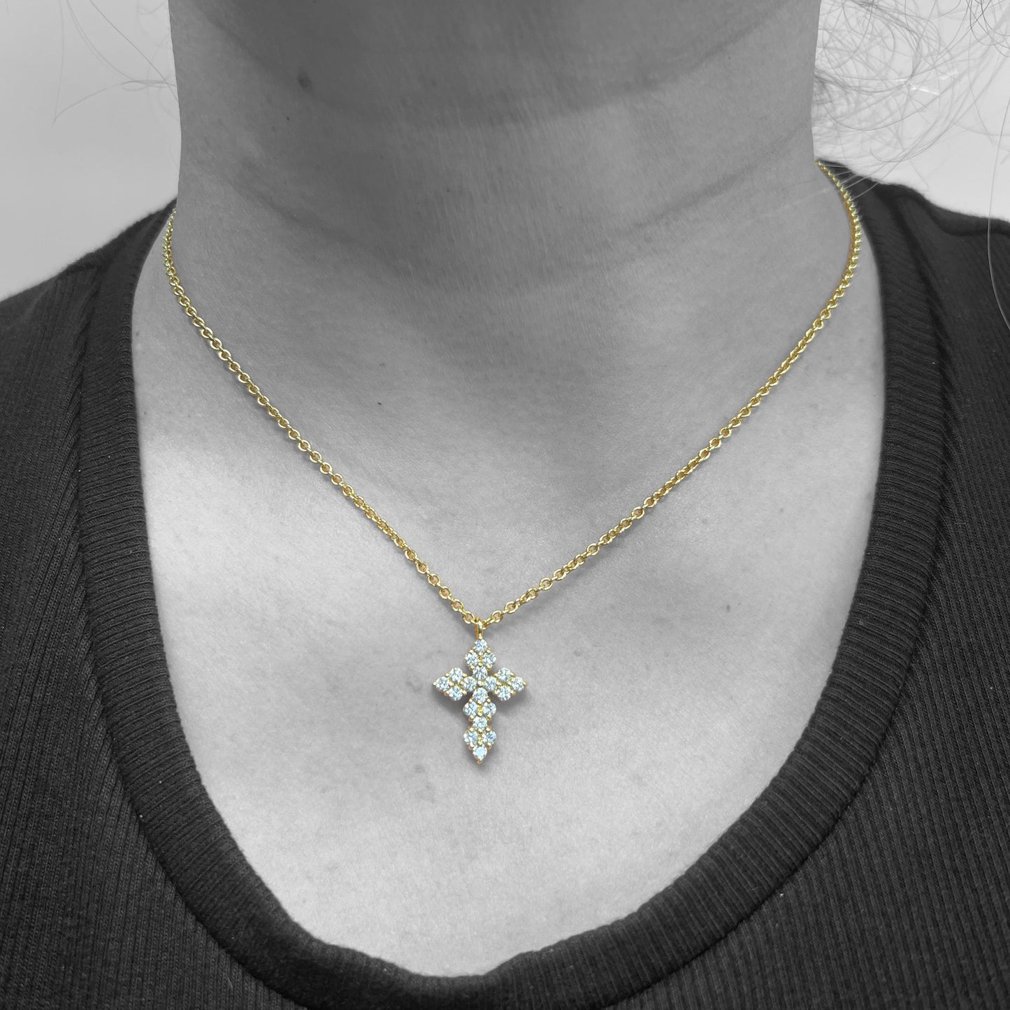 18ky Diamond Cross
