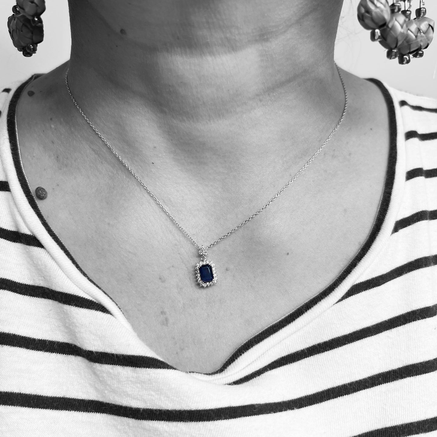 18kw Blue Sapphire & Diamond Halo Pendant