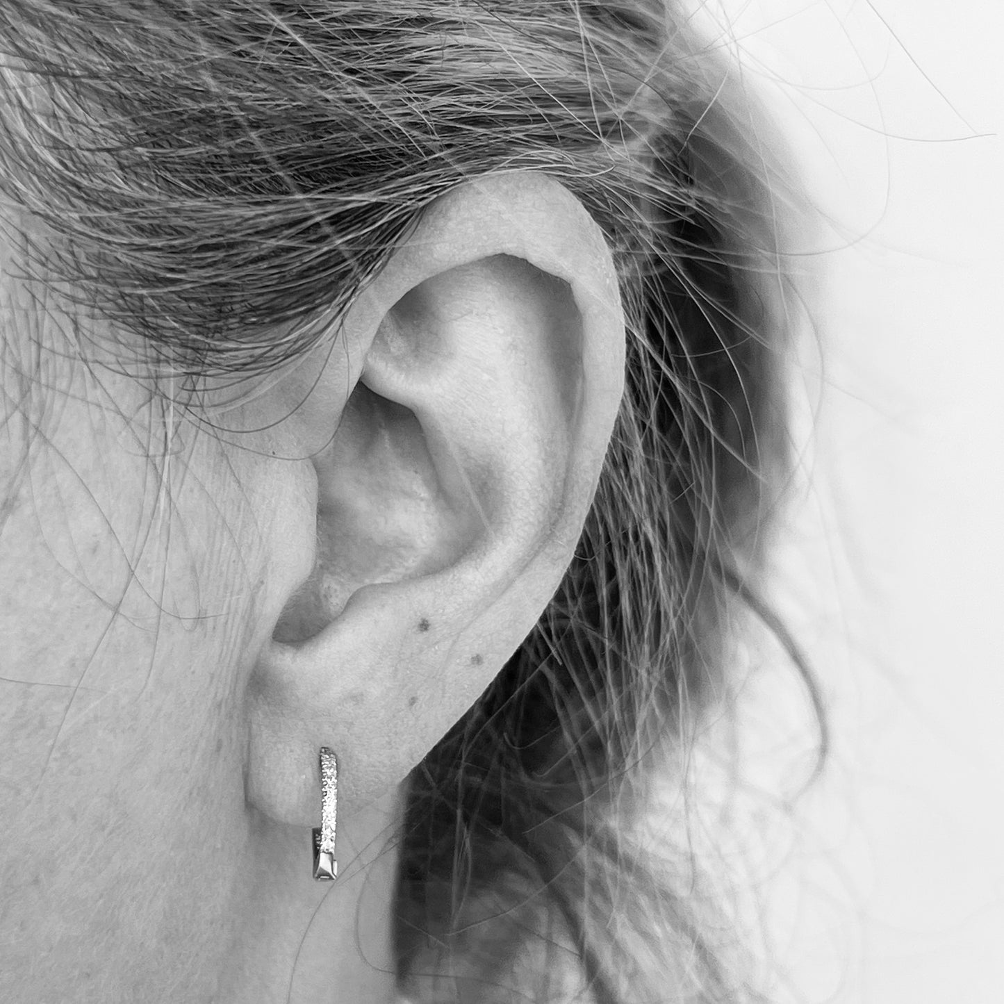 14kw Diamond Huggies Earrings 0.10ctw