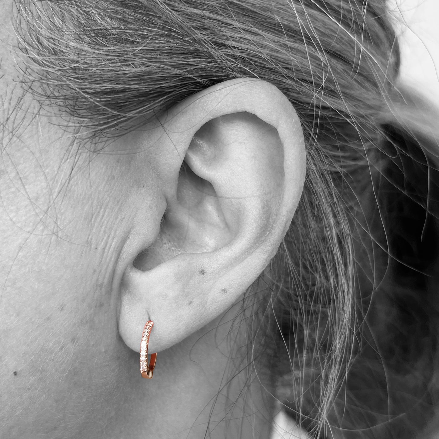 14kr Diamond Huggies Earrings 0.10ctw