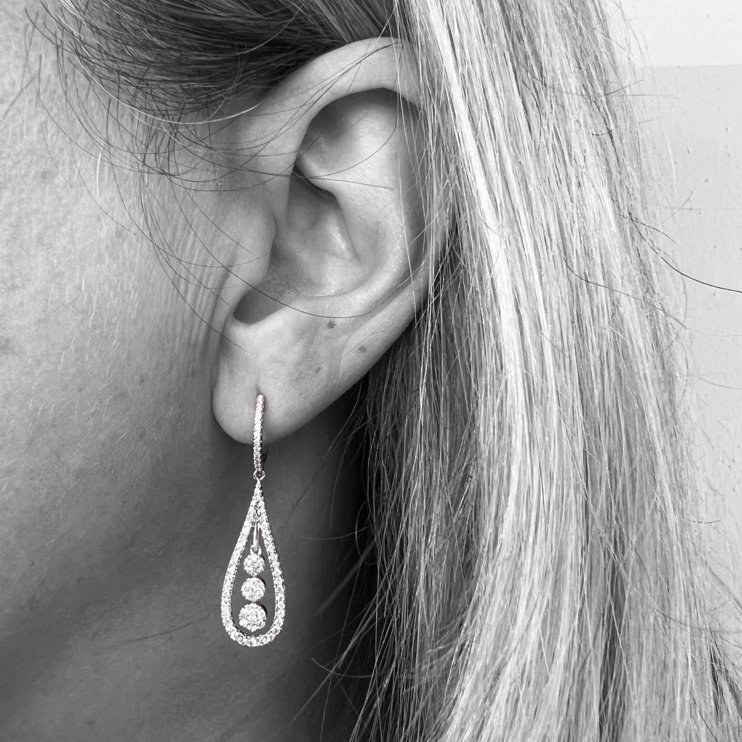 14kw diamond dangle earrings