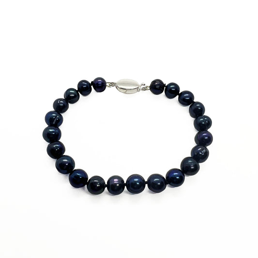 Black Pearl Bracelet with engravable silver clasp