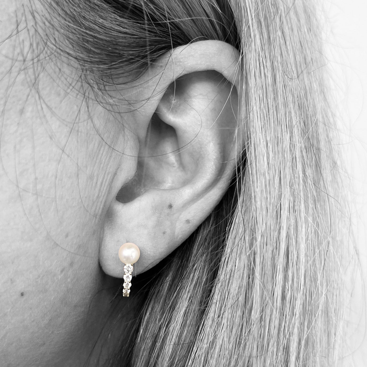 14ky Pearl Huggies Earrings