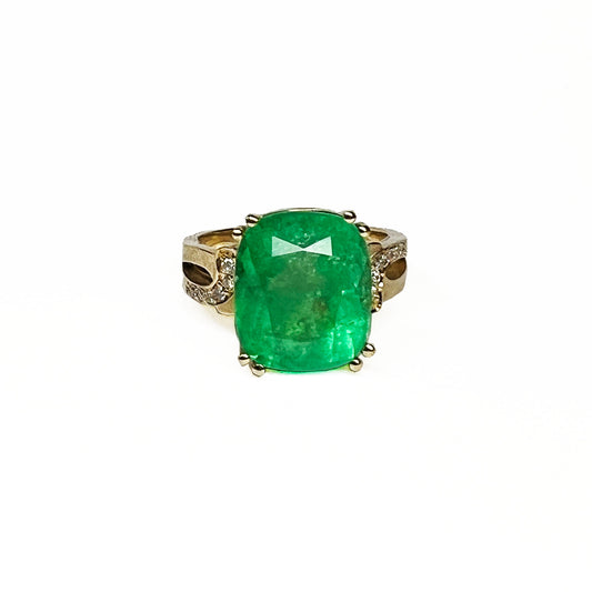 18ky Emerald and Diamonds Ring