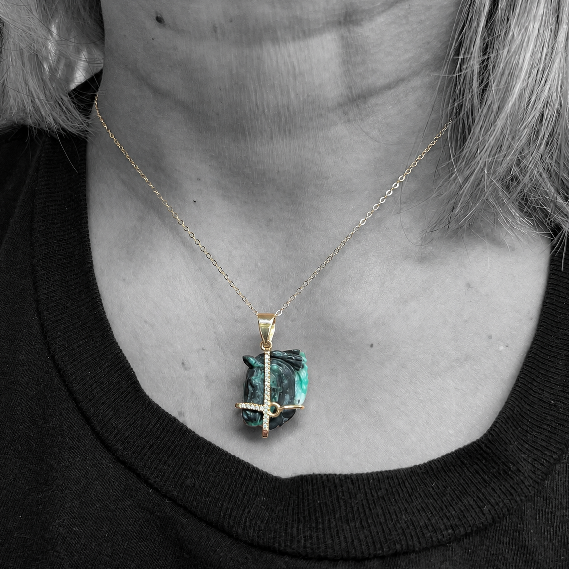 18ky Reversible Emerald Horse Pendant