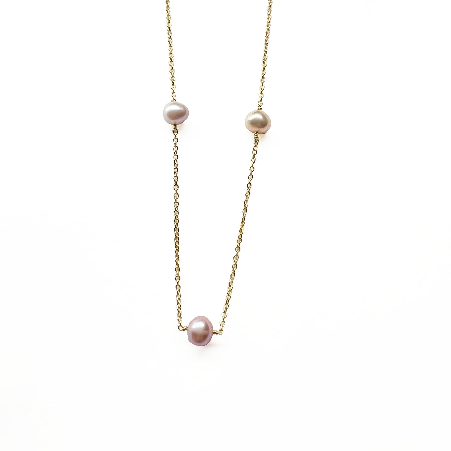 18ky Necklace with 3 pink pearls