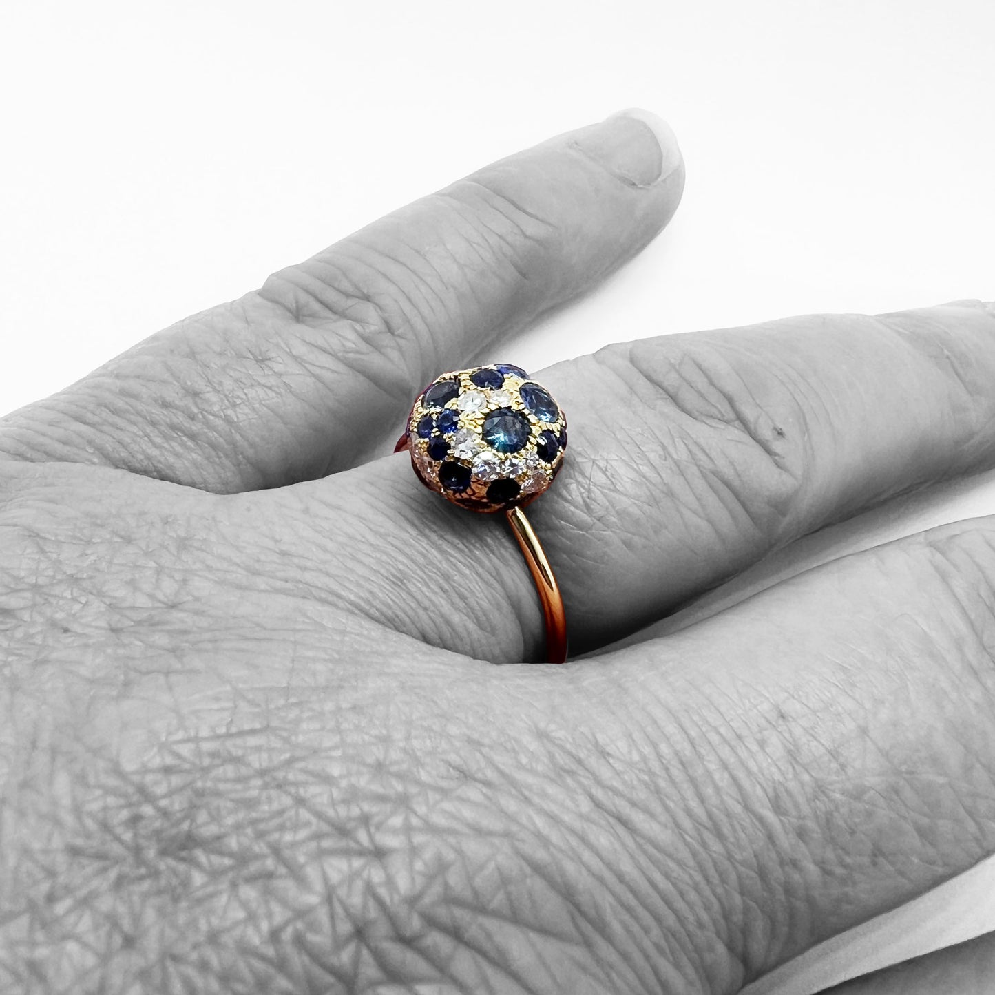 18ky Blue Sapphire and Diamond Ball Diamond Ring