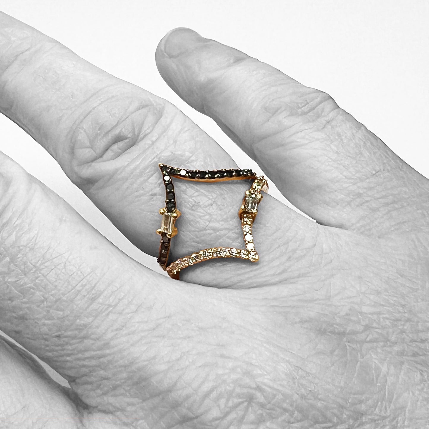 18ky White Diamonds Ring