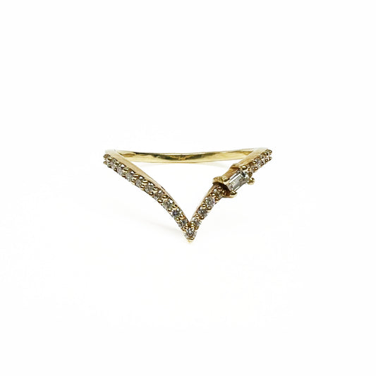 18ky White Diamonds Ring