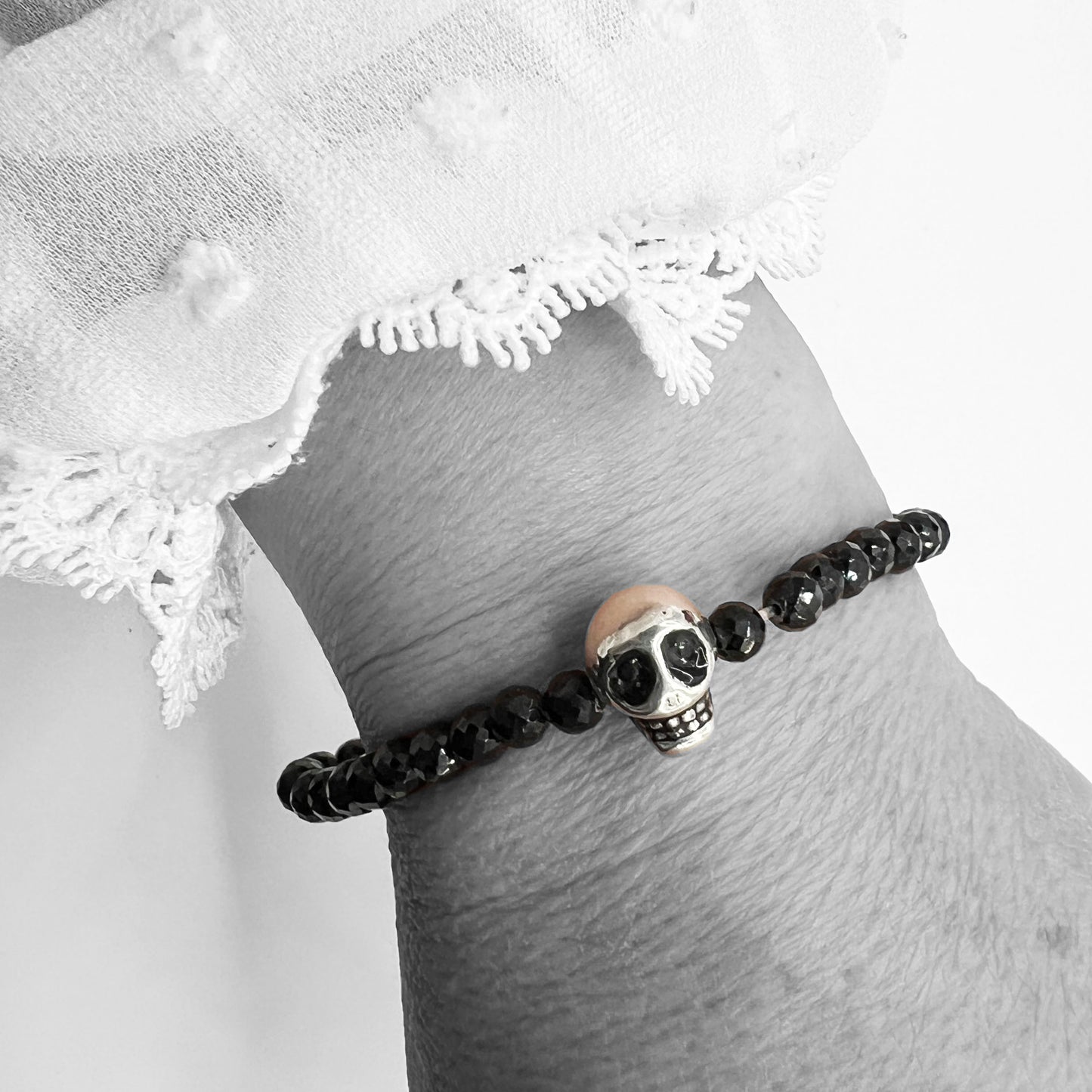 Black spinel beads bracelet with Silver Skull