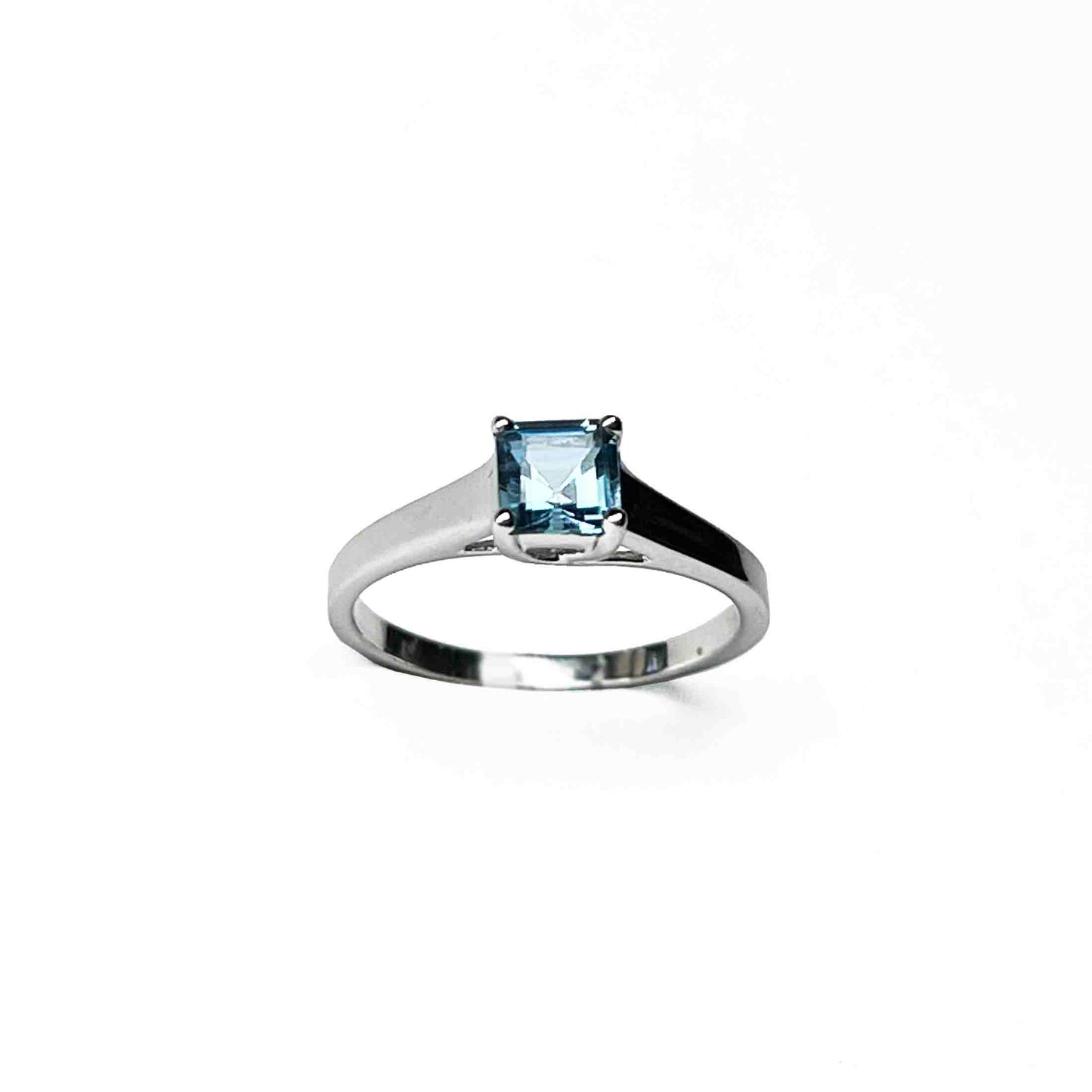 14kw Blue Topaz Ring