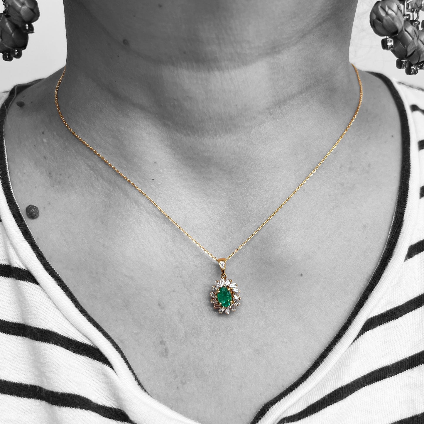 18ky Emeralds and Baguette Diamonds Necklace