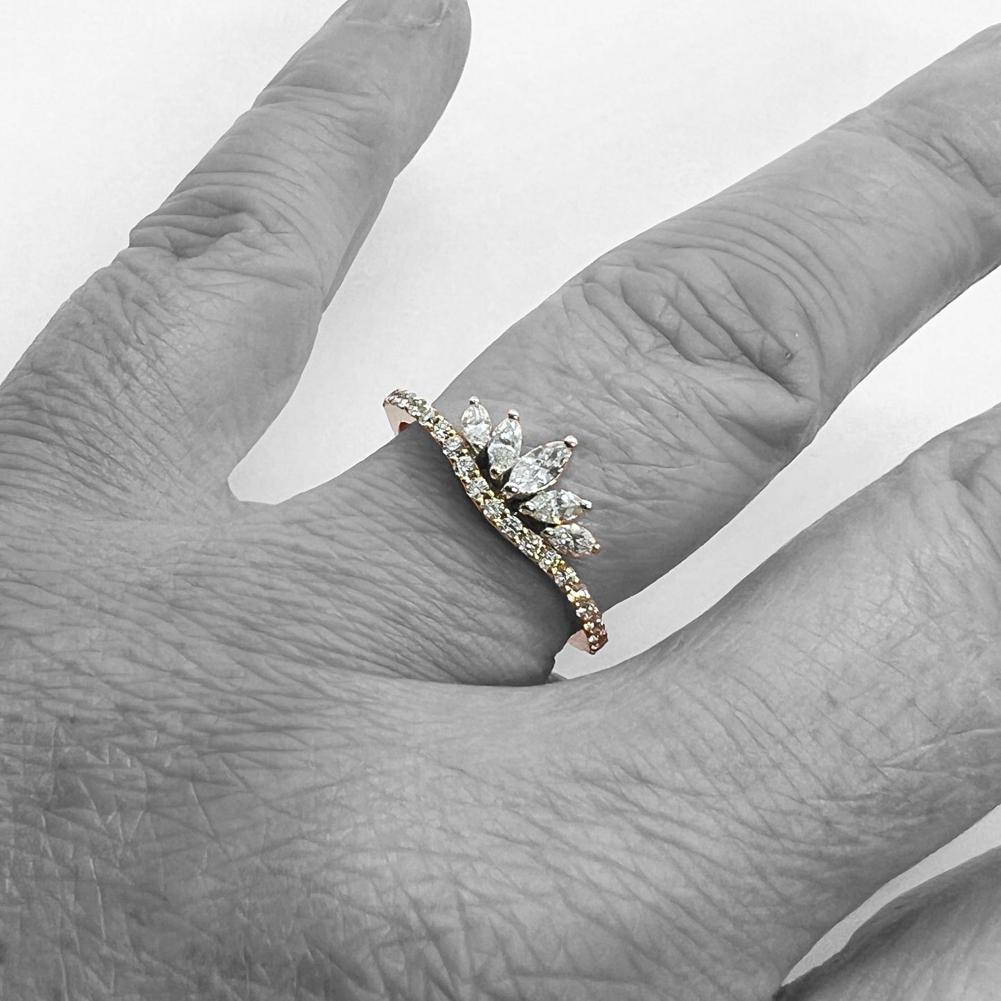 18ky Crown Diamond Ring
