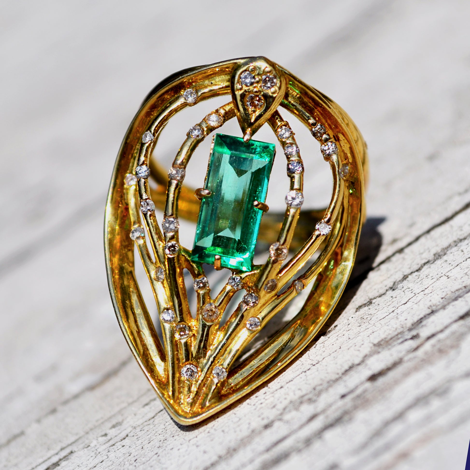 18ky Emerald and Diamonds Lotus Ring - eklektic jewelry studio