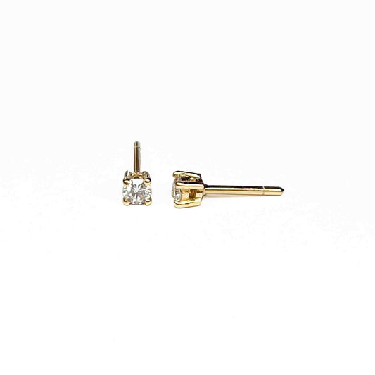 18ky Diamond Stud Earrings