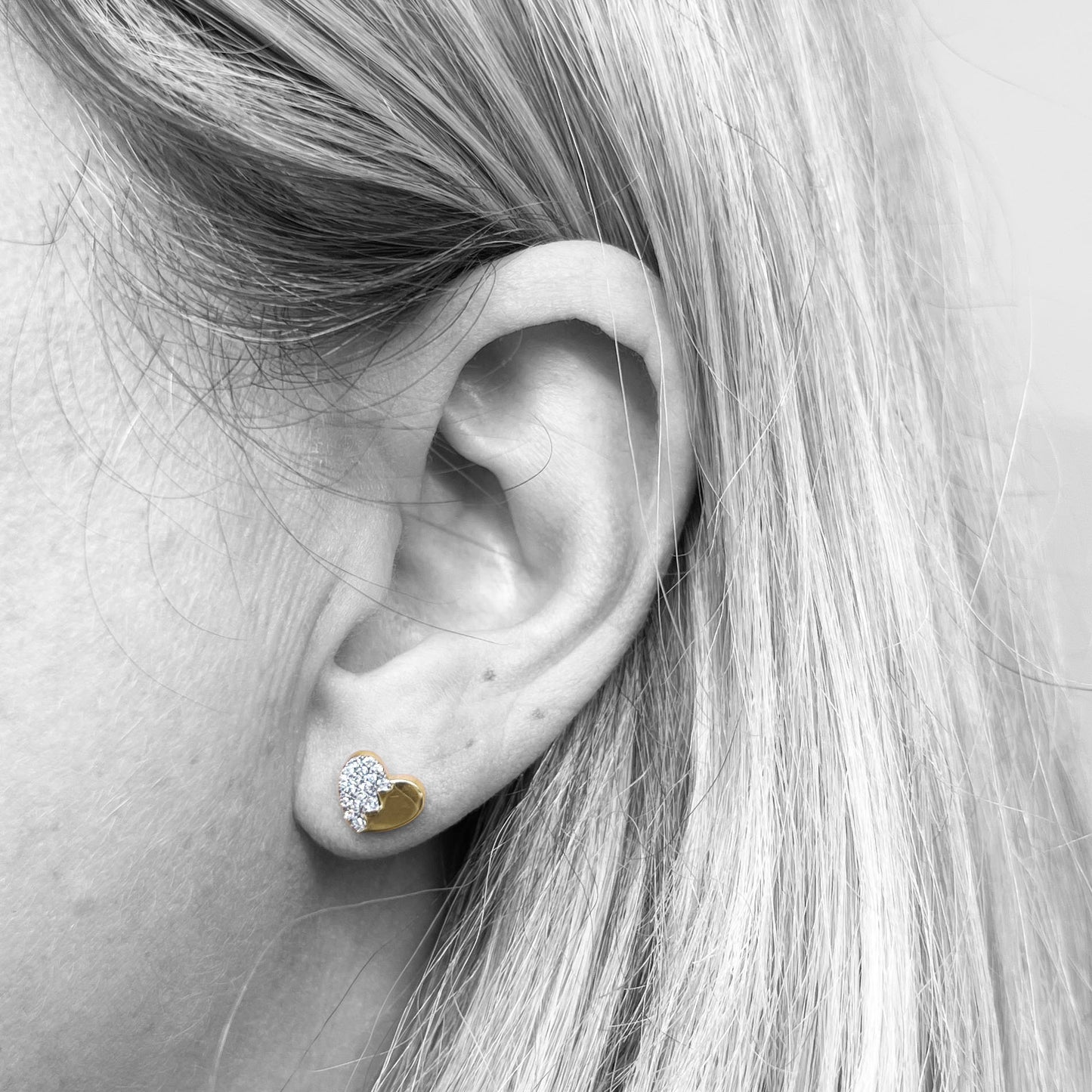 14ky Diamond Heart Stud Earrings
