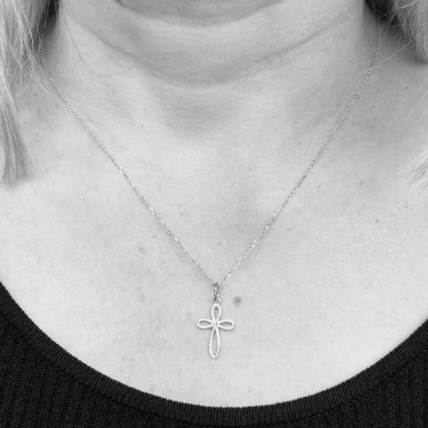 18kw Diamond Cross Necklace