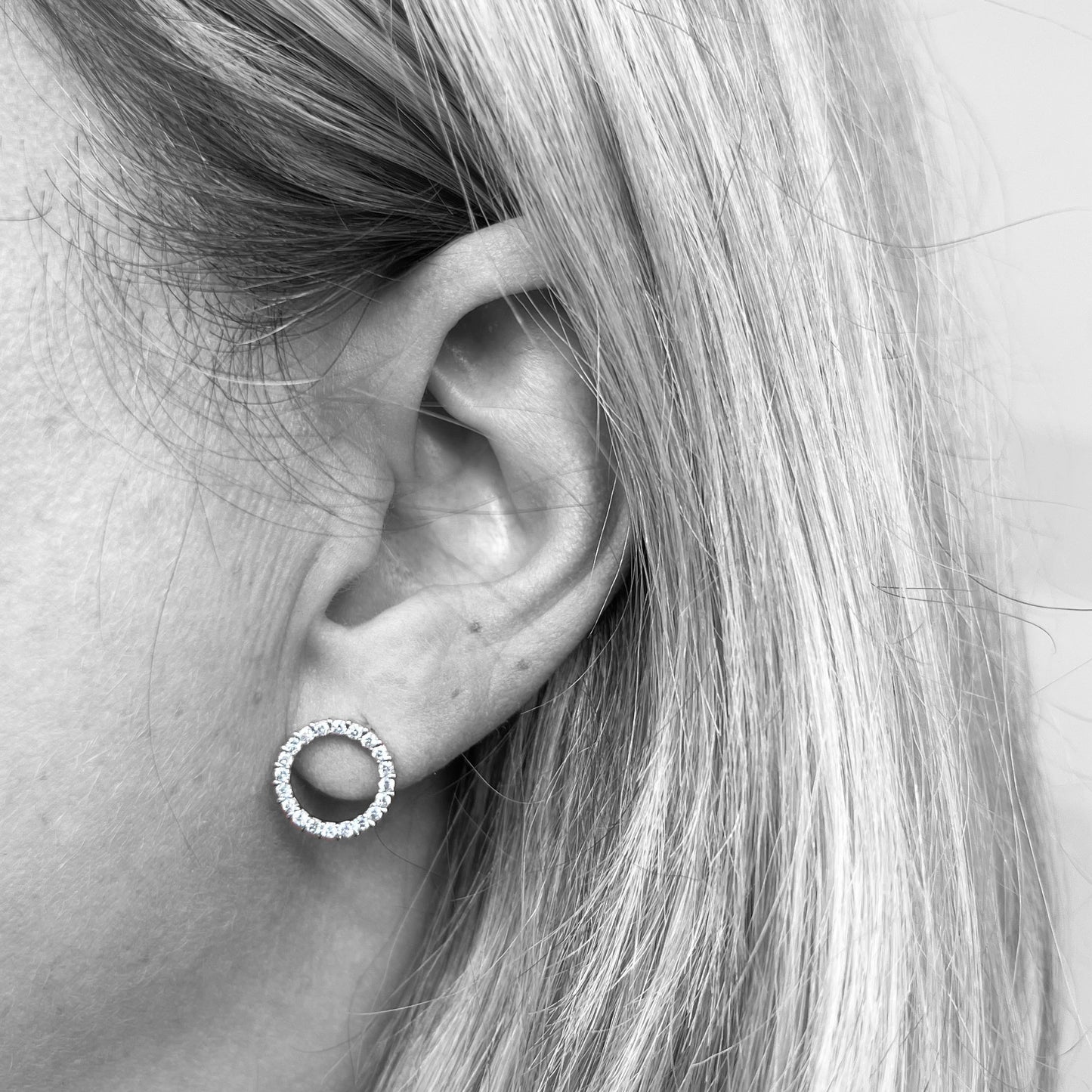 14kw diamond circle earrings