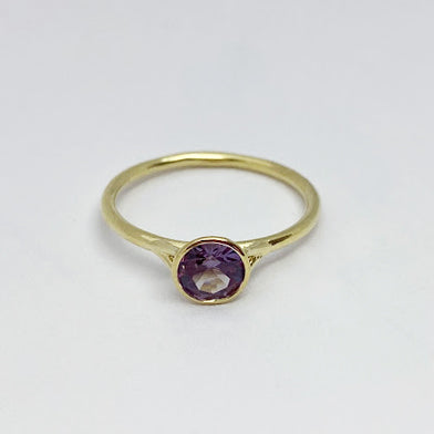 18ky Color Change Synthetic Sapphire Bezel Ring 5mm - eklektic jewelry studio