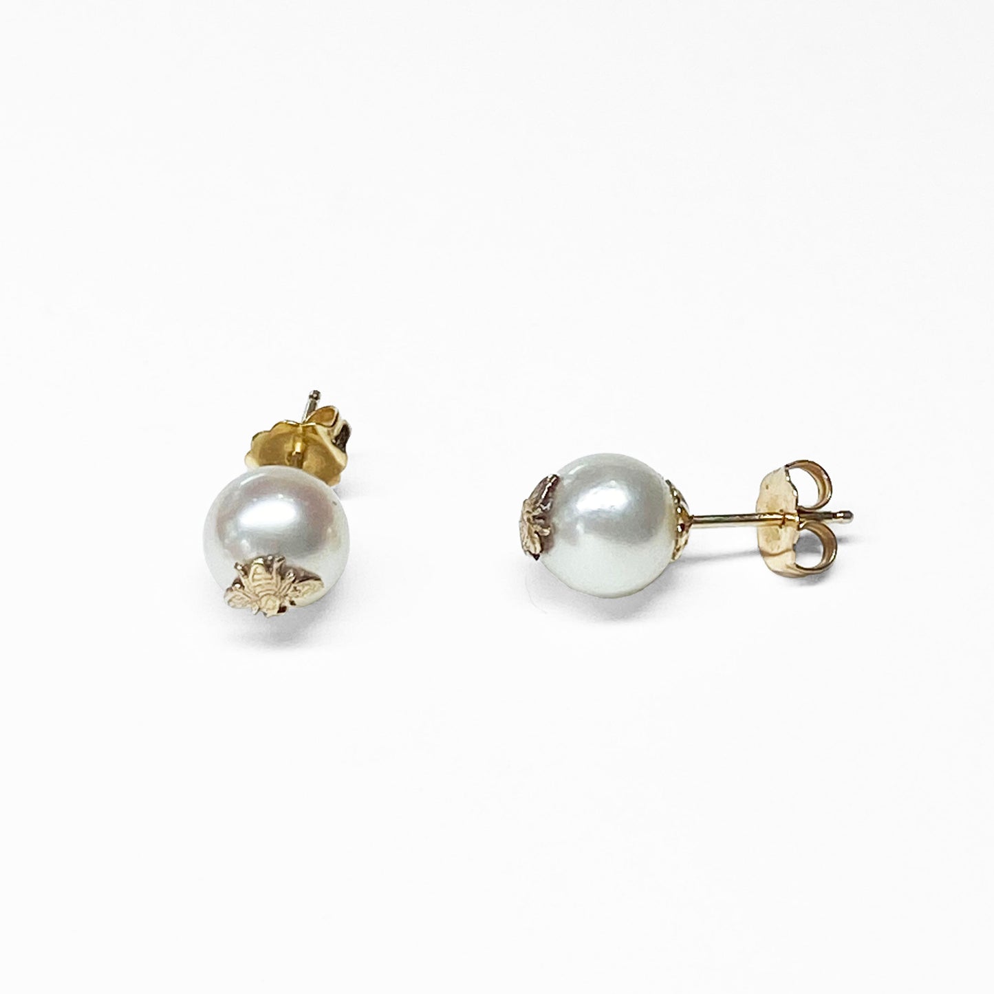 14KY Pearl Stud Earrings with Bee Detail - eklektic jewelry studio