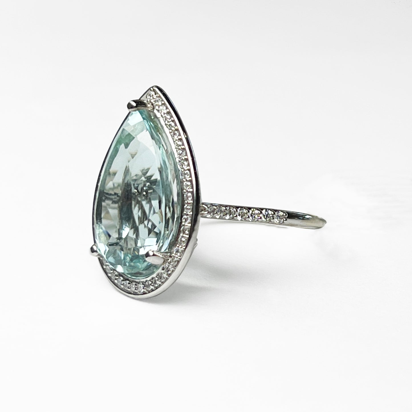 14kw Aquamarine Halo Diamond Ring