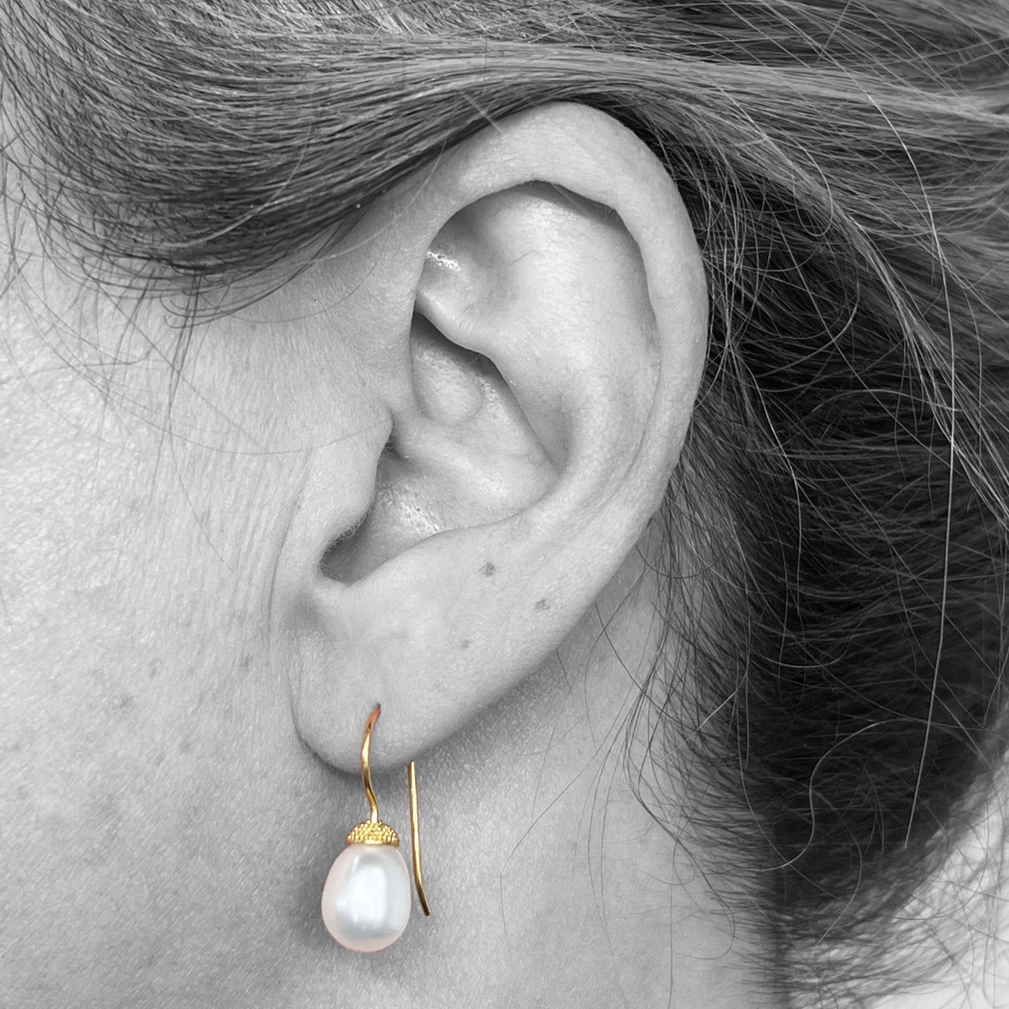 18ky white pearl earrings