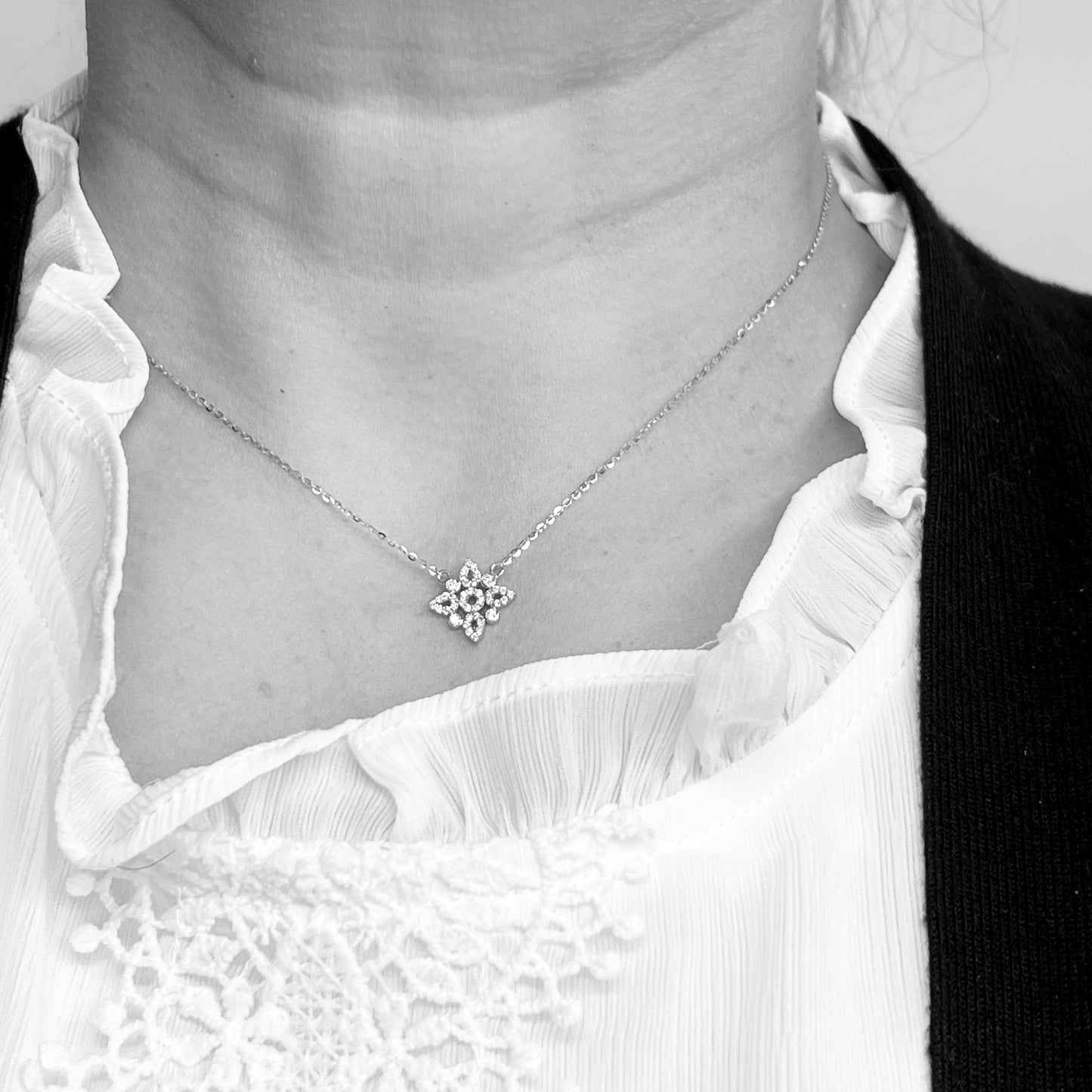18kw Diamond Flower Necklace
