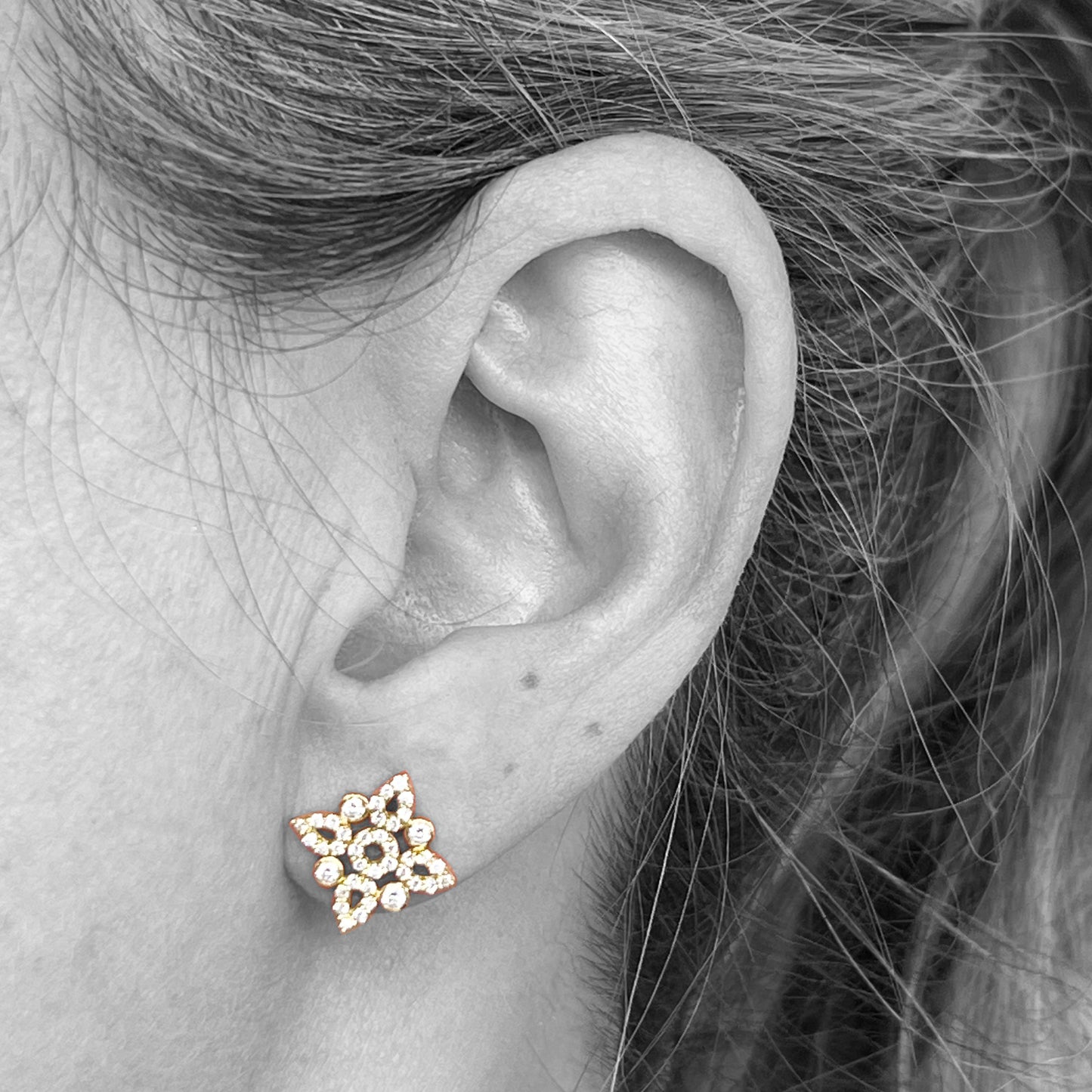 18ky Diamond Flower Earrings